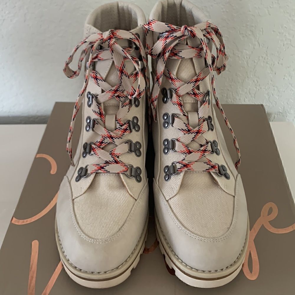 Crown Vintage Women Cream Hiking Boots Size 9,5